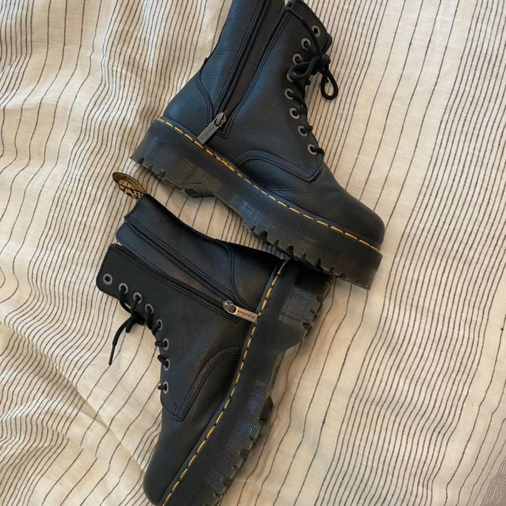 Dr. Martens Jadon Pisa Platform Boot (size 9)